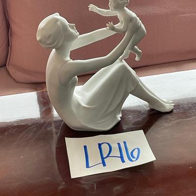 LR16- vintage Kaiser mother and child large porcelain figurine