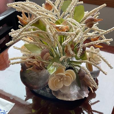 LR19-End Table with Shell Decor