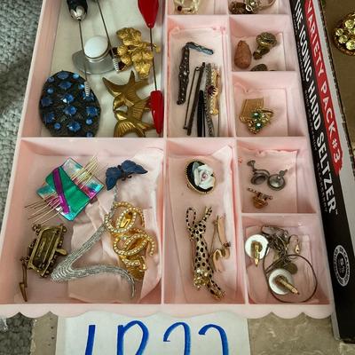 LR22-Costume Jewelry