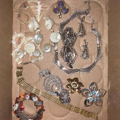 LR25-Costume Jewelry