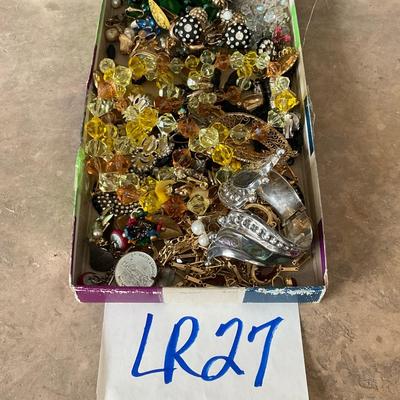 LR27-broken/bits and pieces jewelry lot