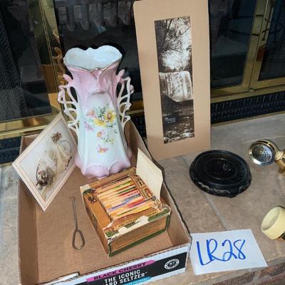 LR28 floral antique porcelain vase/ antique tiny books / waterfall art