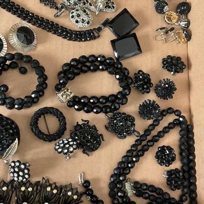 Sale Photo Thumbnail #132: LR30-costume Jewelry Lot