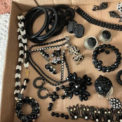 LR30-costume Jewelry Lot