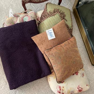 LR44-Pillows cushions etc