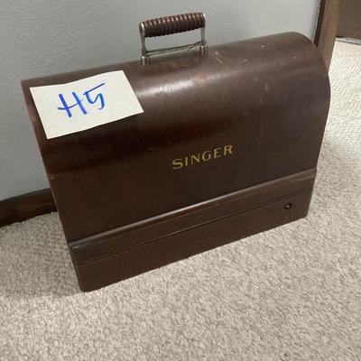 H5-singer sewing machine in case