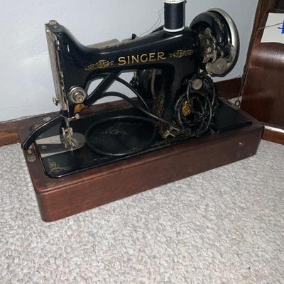 H5-singer sewing machine in case