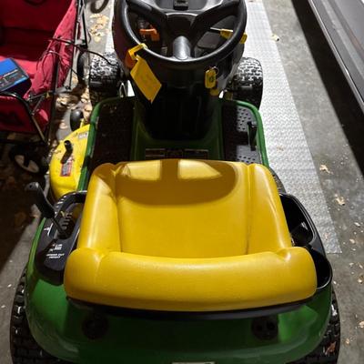 John Deere LA115 Lawn Tractor