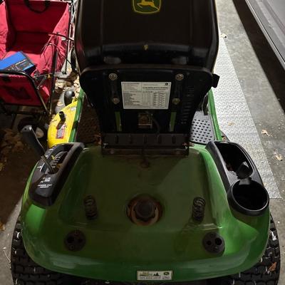 John Deere LA115 Lawn Tractor