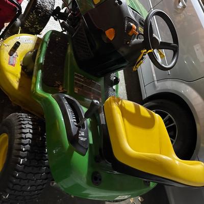 John Deere LA115 Lawn Tractor