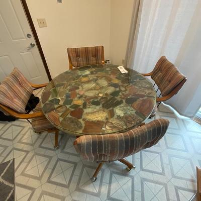 K1-stone top table with four rolling chairs
