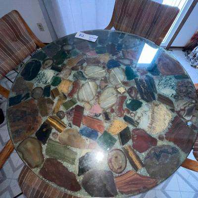 K1-stone top table with four rolling chairs