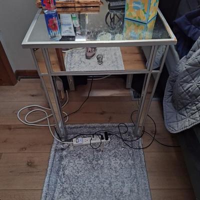 2 mirrored nightstands