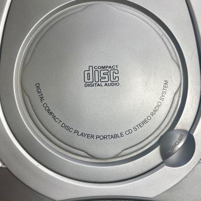 Curtis Portable AM-FM-Stereo-CD Boombox