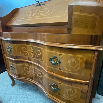 B17- Beautiful Secretary Desk