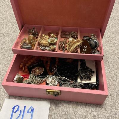 B19-jewelry box plus contents
