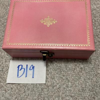 B19-jewelry box plus contents