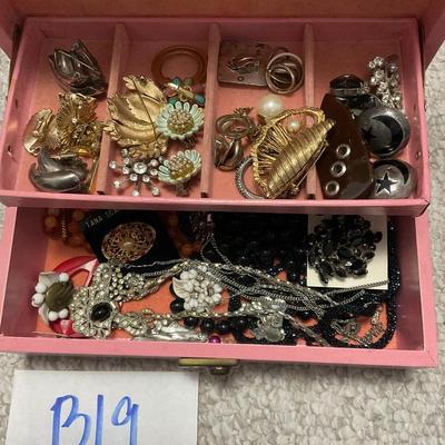 B19-jewelry box plus contents
