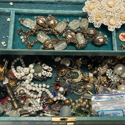 B20-jewelry box plus contents