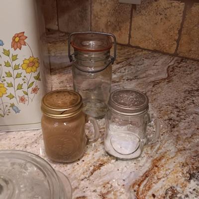 RETRO KITCHEN ITEMS
