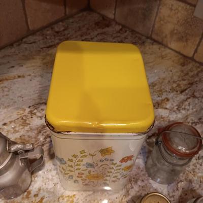 RETRO KITCHEN ITEMS