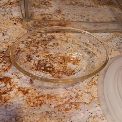 METAL NESTING BOWLS W/LIDS AND 2 GLASS BAKING DISHES