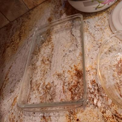 METAL NESTING BOWLS W/LIDS AND 2 GLASS BAKING DISHES