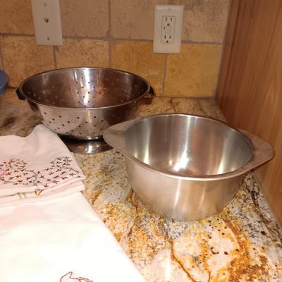 FLOUR SACK DISH TOWELS, BOWLS, SHAKERS AND SUGAR BOWL
