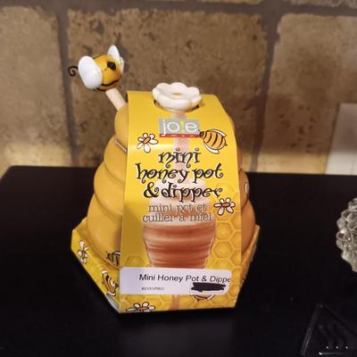 TOASTER OVEN, GLASS SHAKERS AND A HONEY POT
