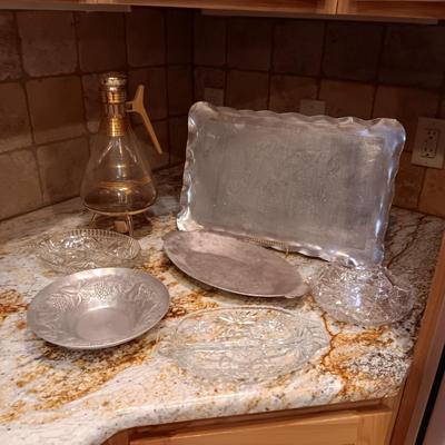 HAMMERED ALUMINUM AND GLASS SERVING PIECES