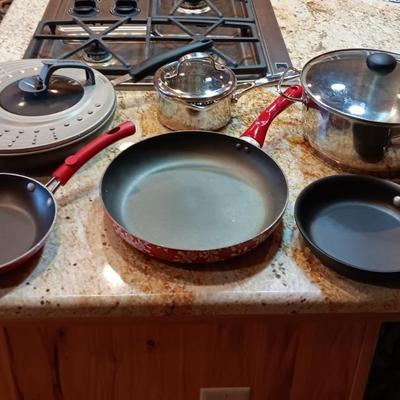 MISMATCHED COOKWARE