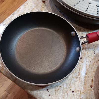 MISMATCHED COOKWARE