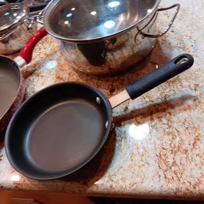 MISMATCHED COOKWARE
