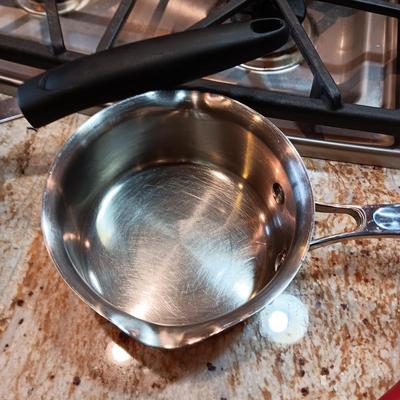MISMATCHED COOKWARE