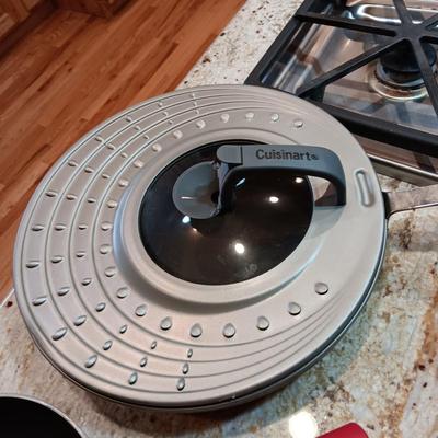 MISMATCHED COOKWARE