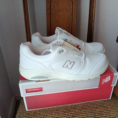 LADIES NEW BALANCE SHOES * BRAND NEW * SIZE 12