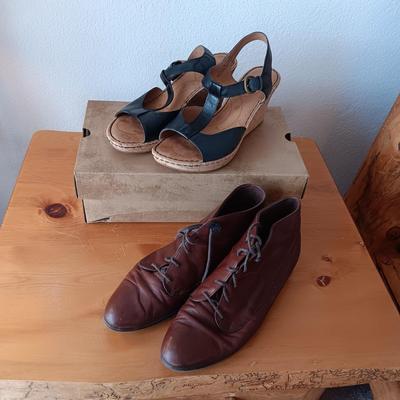 LADIES MUNRO AND BORN CASUAL SHOES SIZE 11
