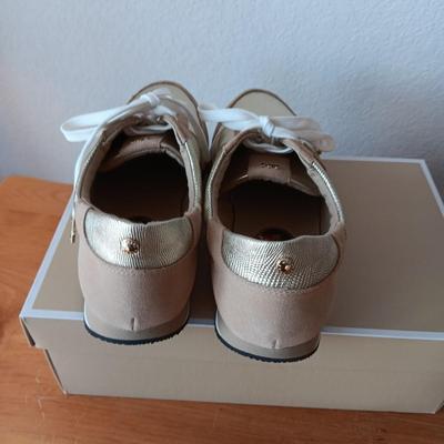LADIES LIKE NEW MICHAEL KORS SHOES SIZE 11