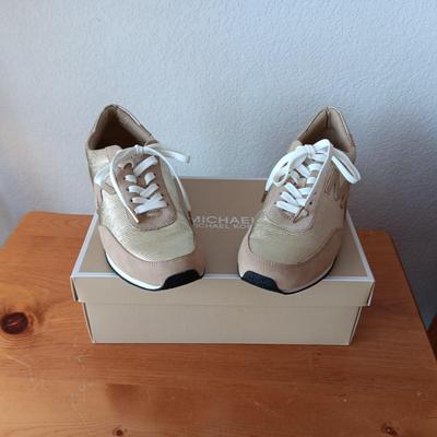 LADIES LIKE NEW MICHAEL KORS SHOES SIZE 11