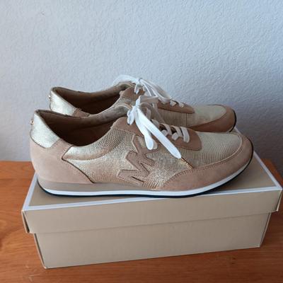 LADIES LIKE NEW MICHAEL KORS SHOES SIZE 11