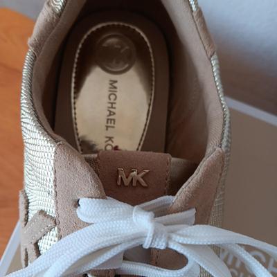 LADIES LIKE NEW MICHAEL KORS SHOES SIZE 11