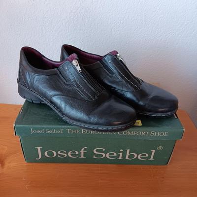 LADIES FITFLOP & JOSEF SEIBEL SHOES SIZE 11