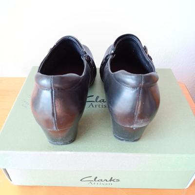 LADIES CLARKS SHOES SIZE 11