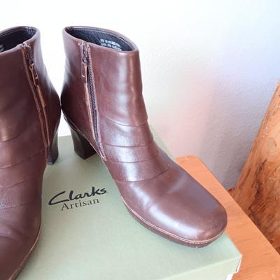 LADIES CLARKS ARTISAN BOOTS SIZE 11