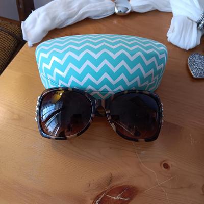 BRIGHTON AND OTHER SCARF, SIMPLY VERA & MONTANA WEST SUNGLASSES