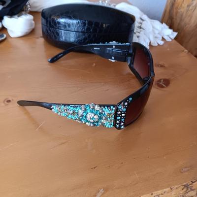 BRIGHTON AND OTHER SCARF, SIMPLY VERA & MONTANA WEST SUNGLASSES