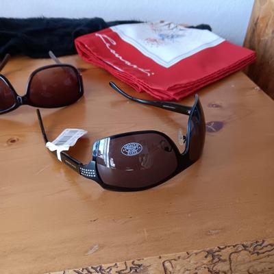 DANA BUCHMAN, STEVE MADDEN & ANOTHER PAIR OF LADIES SUNGLASSES PLUS 2 SCARVES