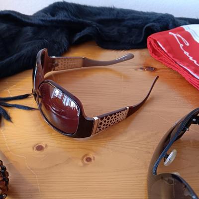 DANA BUCHMAN, STEVE MADDEN & ANOTHER PAIR OF LADIES SUNGLASSES PLUS 2 SCARVES