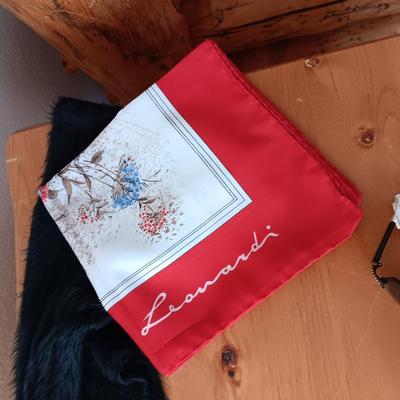 DANA BUCHMAN, STEVE MADDEN & ANOTHER PAIR OF LADIES SUNGLASSES PLUS 2 SCARVES