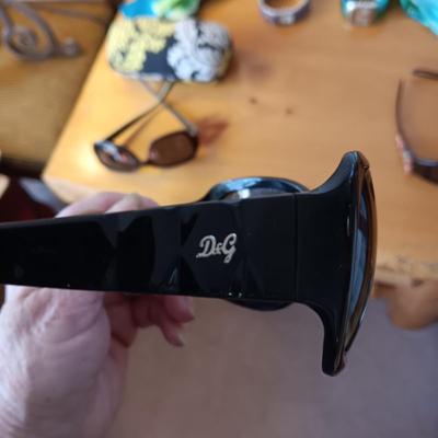 VERA BRADLEY AND 2 OTHER PAIRS OF LADIES SUNGLASSES, 2 WATCHES AND A SCARF